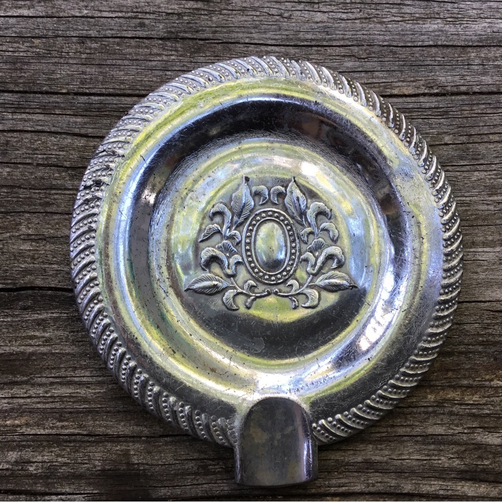 Vintage ornamental metal souvenir plate ash tray nostalgic classic style